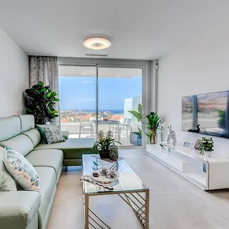 Luxury Apartment. Heated Pool. Ac. Ocean View! 아데제