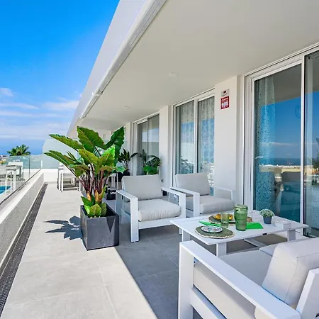 Luxury Apartment. Heated Pool. Ac. Ocean View! 아데제