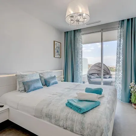 Luxury Apartment. Heated Pool. Ac. Ocean View! 阿德耶