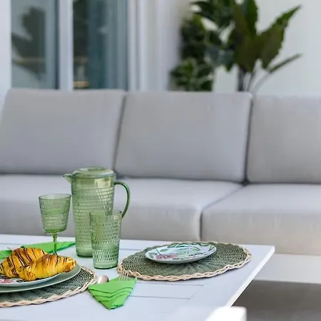 Luxury Apartment. Heated Pool. Ac. Ocean View! 阿德耶